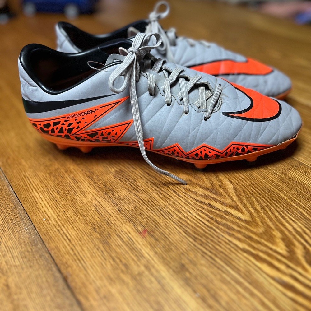 Nike Hypervenom Soccer Cleats Womens sz 7.5 womens softball Cleets sz 7 1/2